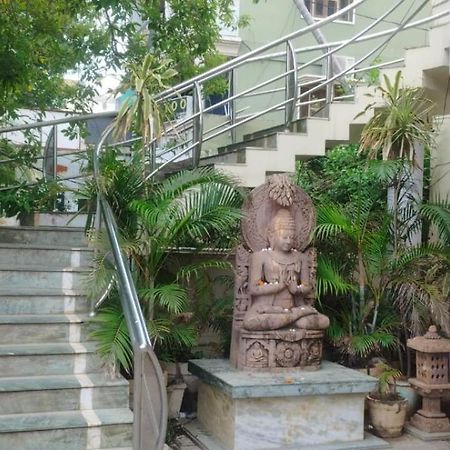 ホテル シティ パレス Brahmapur エクステリア 写真