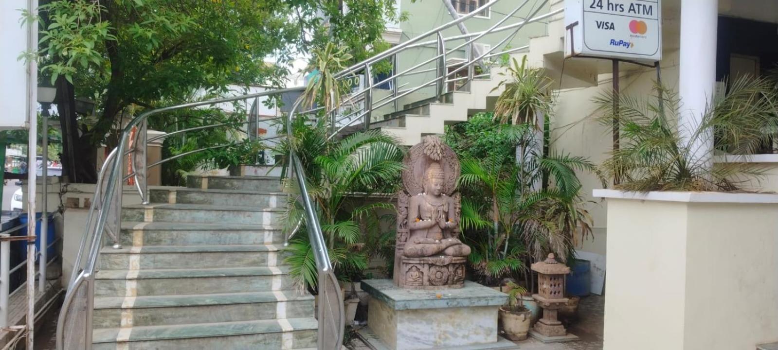 ホテル シティ パレス Brahmapur エクステリア 写真